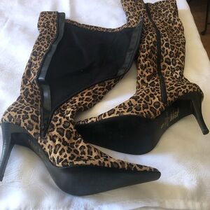 Leopard Print Knee High Heeled Boots, size 9B (8B)